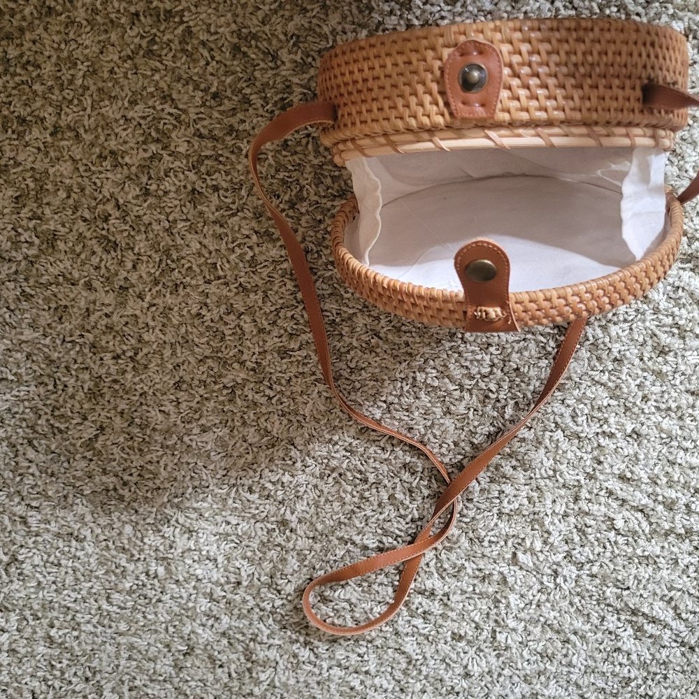 Cute over the shoulder straw purse - Picture 2 of 2